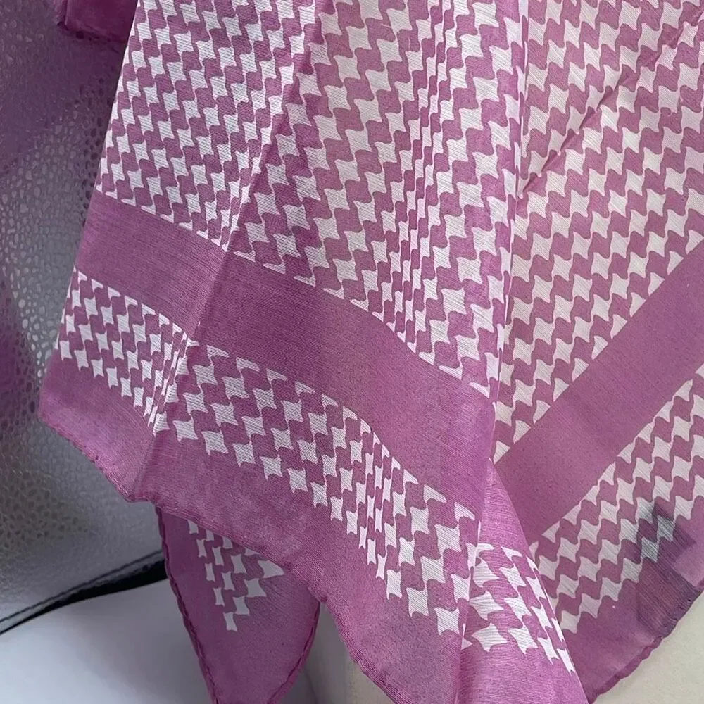 Vintage 100% acetate houndstooth hand rolled 21” X21” scarf.
